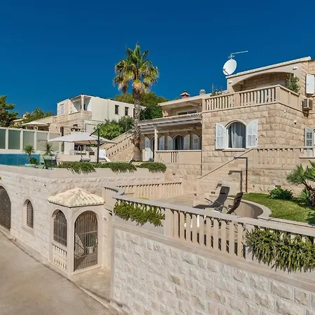 Βίλα Luxury Stone Castle Brac With Private Pool On Brac Island