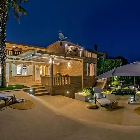 Βίλα Luxury Stone Castle Brac With Private Pool On Brac Island