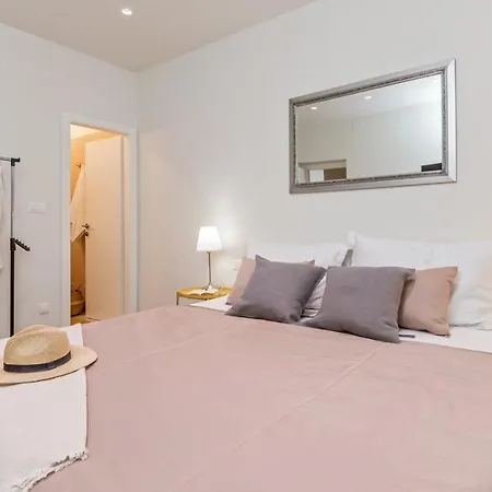 Βίλα Luxury Stone Castle Brac With Private Pool On Brac Island *