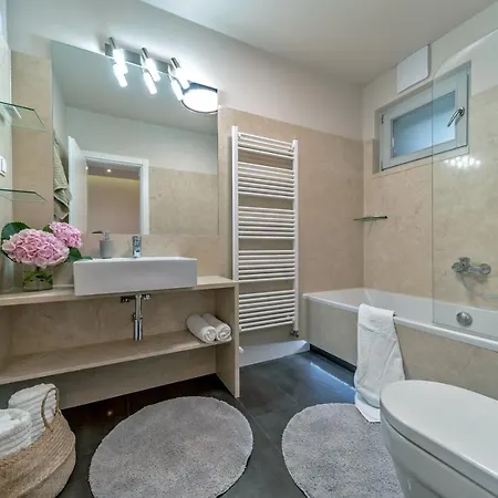 Βίλα Luxury Stone Castle Brac With Private Pool On Brac Island *