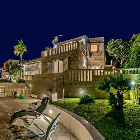 Βίλα Luxury Stone Castle Brac With Private Pool On Brac Island *